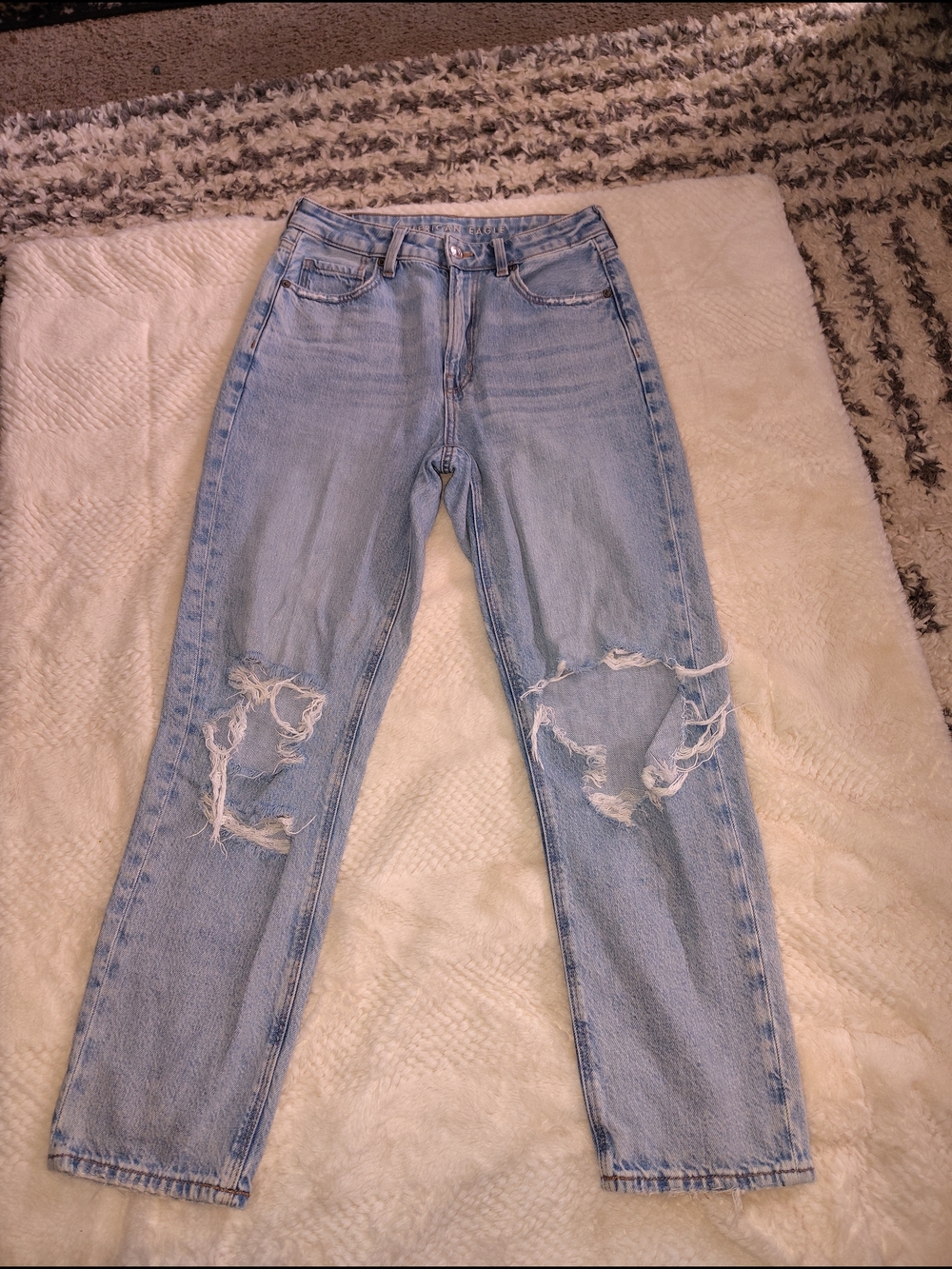 Light Wash Distressed Women’s Jeans